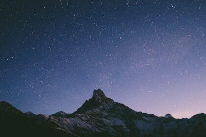découvrez l'annapurna, un massif majestueux des himalayas, célèbre pour ses paysages époustouflants, ses défis d'alpinisme et sa richesse culturelle. plongez dans une aventure inoubliable entre trekking et traditions népalaises.