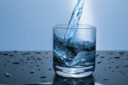 découvrez l'importance de l'hydratation pour votre santé et votre bien-être. apprenez des astuces pratiques pour rester hydraté tout au long de la journée, ainsi que les bienfaits de l'eau sur votre corps et votre esprit.